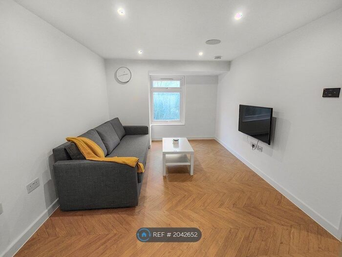 1 Bedroom Flat To Rent In Geddington Court, Waltham Cross, EN8