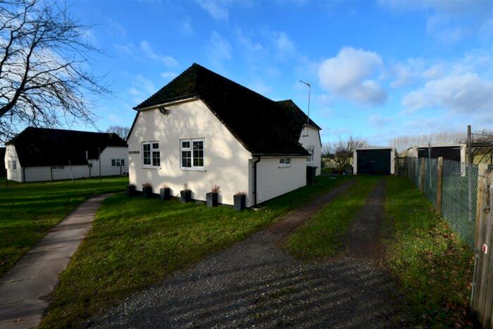 3 Bedroom House To Rent In Bedroom Detached House In Liphook, GU30