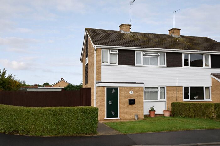 3 Bedroom Property For Sale In Woburn Court, Rushden, NN10