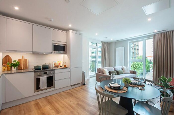 2 Bedroom Apartment To Rent In Moat Street, London, SW11