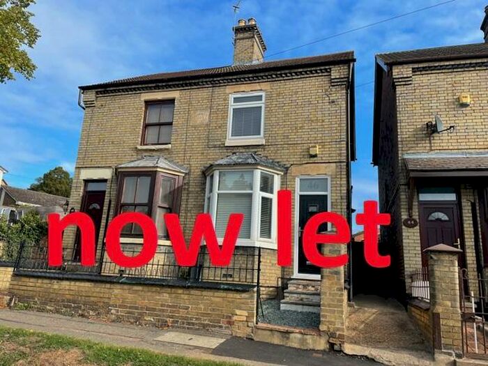 2 Bedroom Semi-Detached House To Rent In Chapel Street, PE7