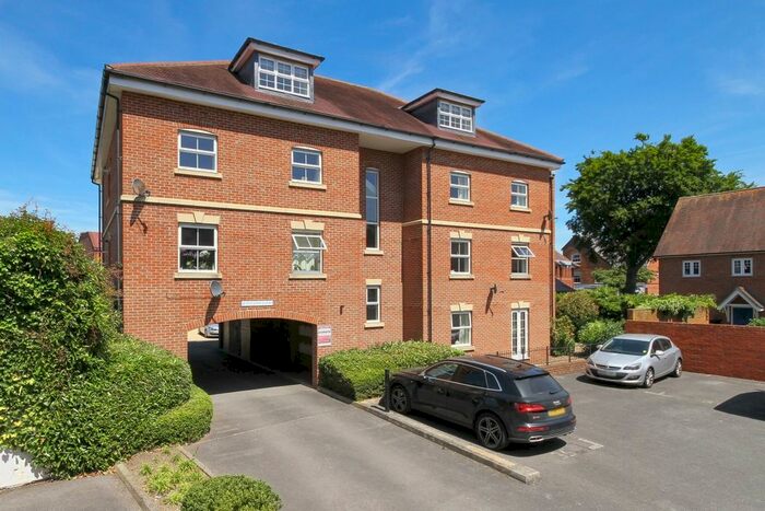 2 Bedroom Flat To Rent In Coopers Lane, Abingdon, OX14