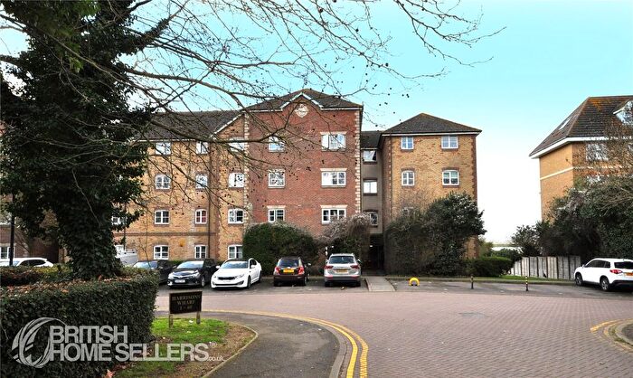 2 Bedroom Flat For Sale In Harrisons Wharf, Purfleet-On-Thames, Essex, RM19