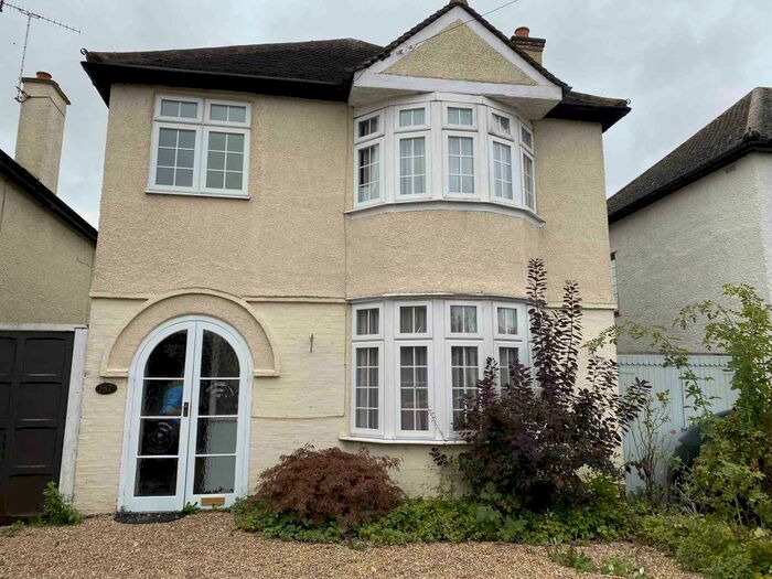 4 Bedroom Detached House To Rent In Little Bushey Lane, Bushey, WD23