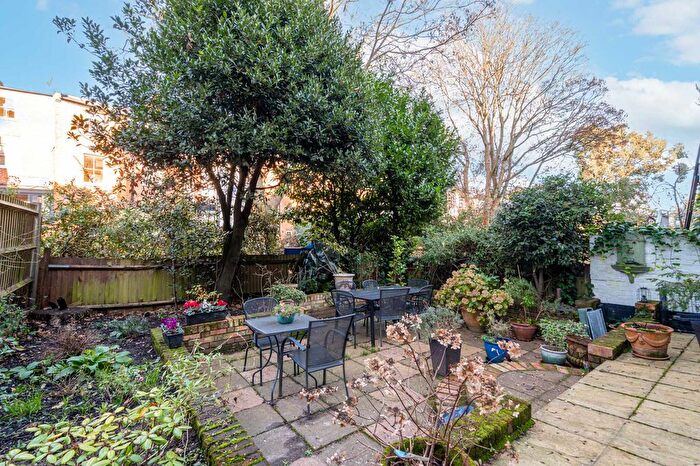 3 Bedroom Flat For Sale In Denning Road, Hampstead, London, NW3