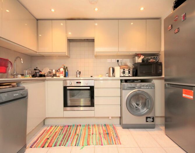 2 Bedroom Flat To Rent In Mayes Road, Wood Green, N22