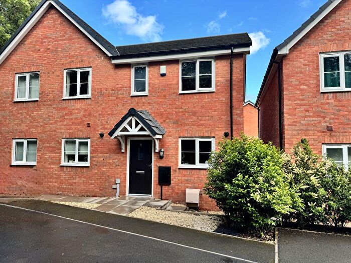 2 Bedroom Town House For Sale In Crab Tree Close, Barlestone, CV13