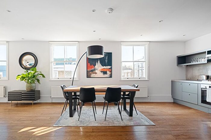 2 Bedroom Flat To Rent In Blenheim Crescent, Notting Hill, W11