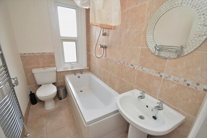 5 Bedroom House To Rent In Polygon, SO15