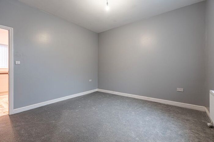 3 Bedroom End Of Terrace House For Sale In Dewsbury Gate Road, Dewsbury, WF13