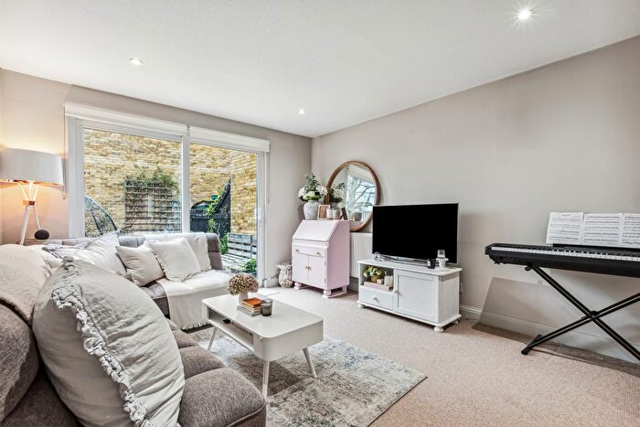 2 Bedroom End Of Terrace House To Rent In Stevenage Road, Bishops Park, SW6