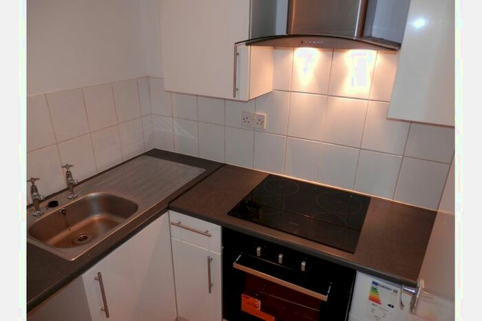 Studio To Rent In Stirling Road, Edgbaston, Birmingham, B16