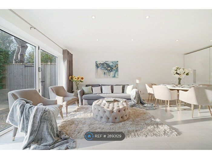3 Bedroom Flat To Rent In Christchurch Avenue, London, NW6