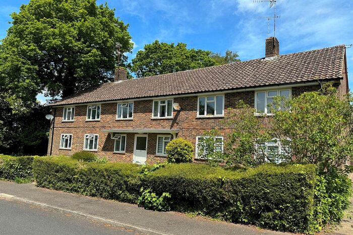 2 Bedroom Flat To Rent In Kingsfield, Storrington, RH20