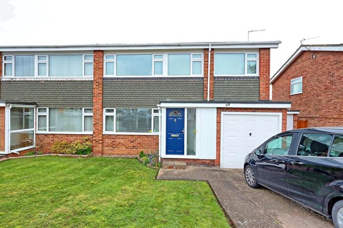 4 Bedroom Semi Detached House For Sale In Granville Gardens - Hoddesdon, EN11
