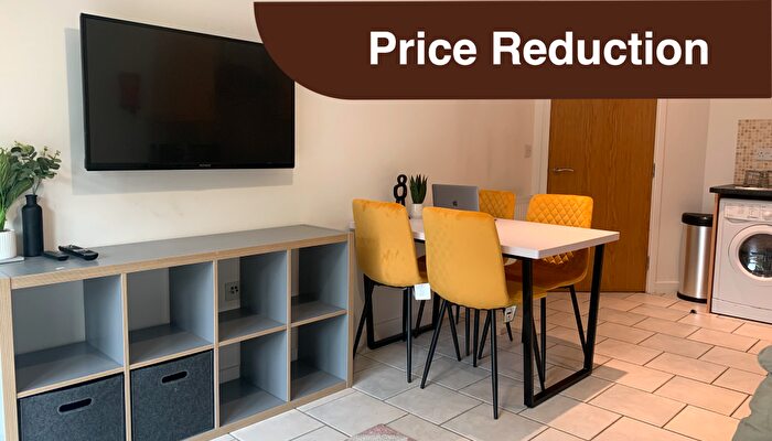 2 Bedroom Flat To Rent In Laureate House // Bed & Bath Apartment // Aug, LN1