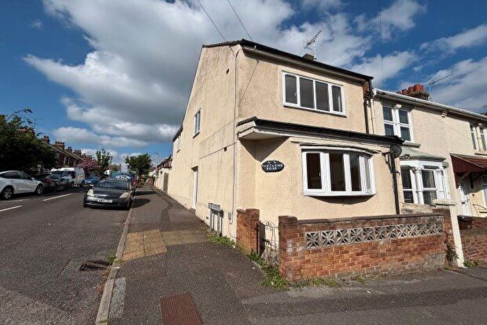 3 Bedroom End Of Terrace House To Rent In Portland Road, Gillingham, ME7