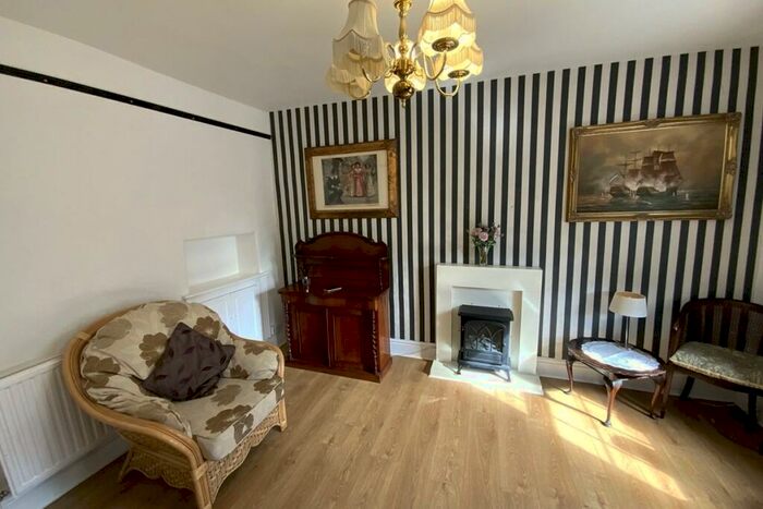 2 Bedroom Cottage For Sale In Furnace Lane, Sheffield, S13