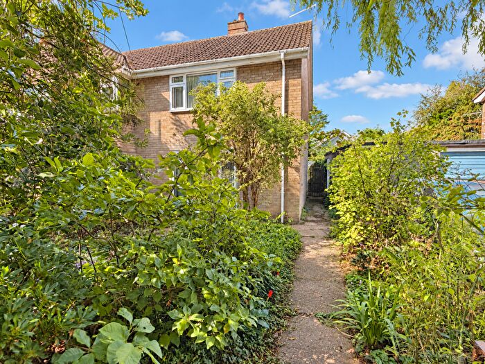 3 Bedroom Semi-Detached House For Sale In King Edgar Close, Ely, Cambridgeshire, CB6