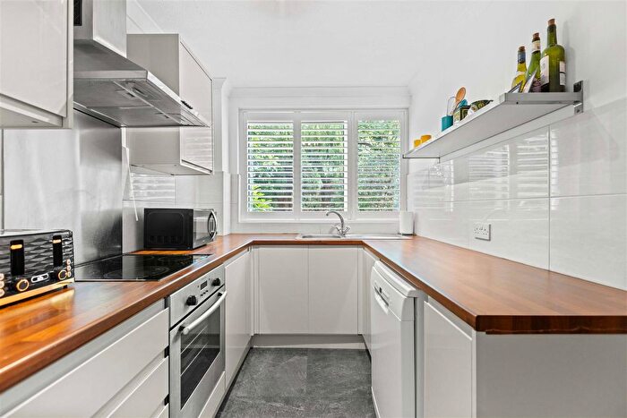 2 Bedroom Flat For Sale In Cardwell Crescent, Ascot, SL5