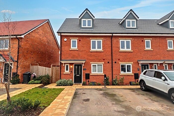 4 Bedroom End Terrace House For Sale In Armstrong Road, Nuneaton, CV11