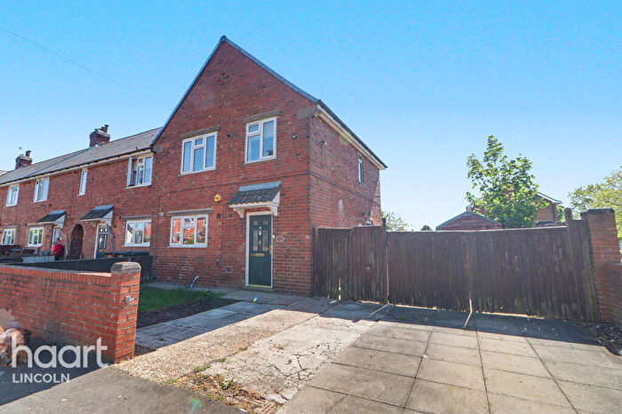 3 Bedroom End Of Terrace House For Sale In Macaulay Drive, Lincoln, LN2