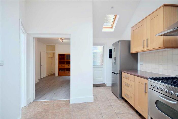 1 Bedroom Maisonette To Rent In Warren Road, Colliers Wood, London, SW19