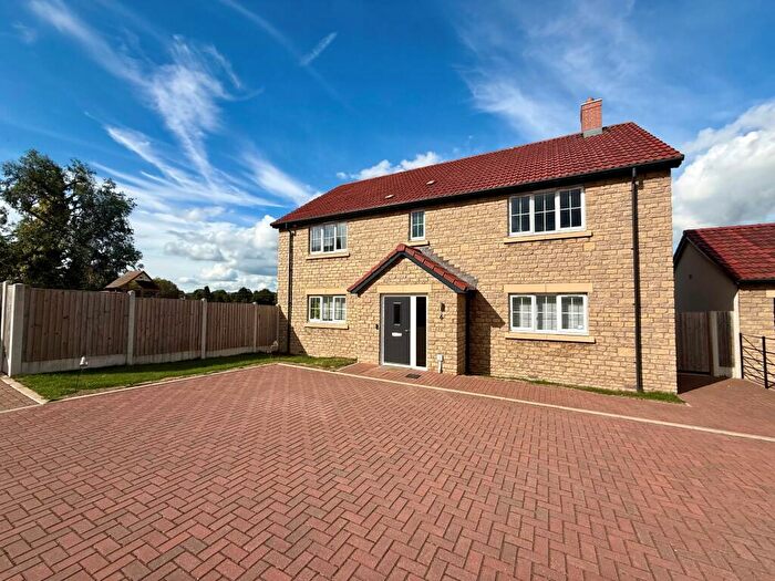 4 Bedroom Detached House For Sale In Fox Fields, Hallatrow, Bristol, BS39