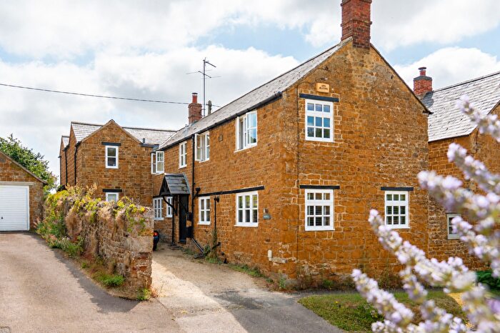 4 Bedroom House For Sale In Wroxton Lane, Horley, OX15
