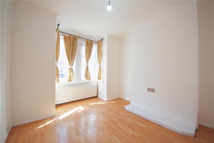 3 Bedroom Terraced House To Rent In Hampton Road, Ilford, IG1