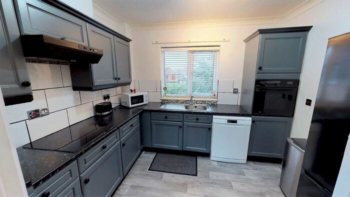 2 Bedroom Flat To Rent In Lime Wood Court, Beehive Lane, Gants Hill IG4