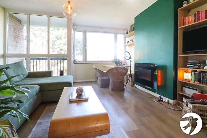 2 Bedroom Maisonette For Sale In Knee Hill Crescent, London, SE2