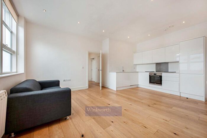 1 Bedroom Apartment To Rent In Bethwin Road, London, Uk, SE5