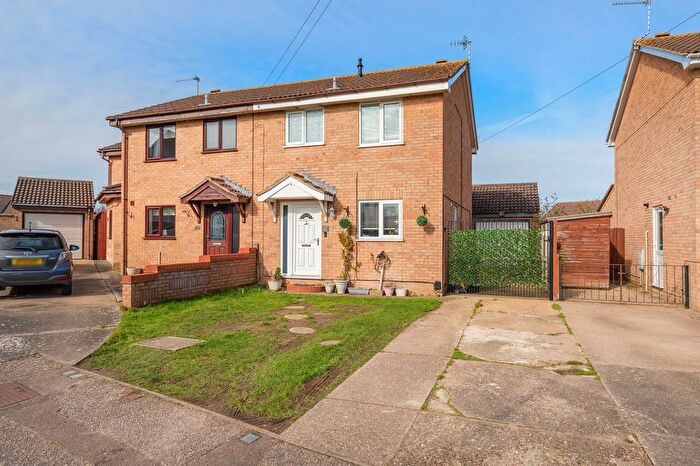 3 Bedroom Semi Detached House For Sale In Blackbird Close, Bradwell, NR31