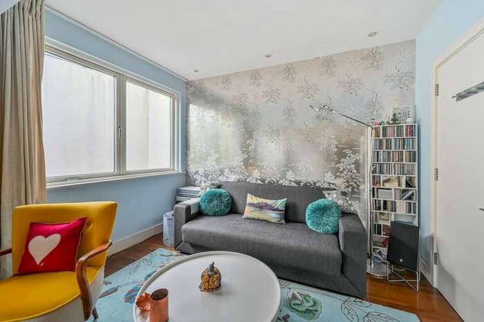 2 Bedroom Flat To Rent In Crouch End Hill, Crouch End, London, N8