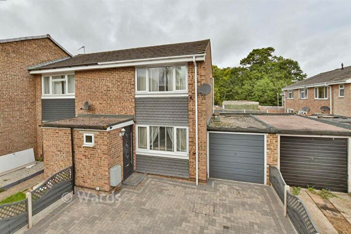 2 Bedroom End Of Terrace House For Sale In Clandon Road, Lords Wood, Chatham, Kent, ME5