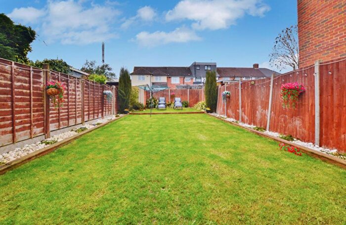 3 Bedroom Semi Detached House For Sale In Broad Oak, Slough, SL2