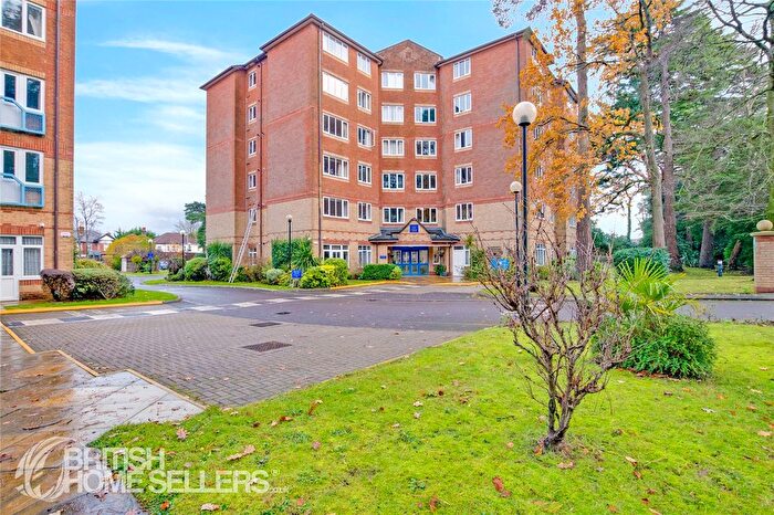 2 Bedroom Flat For Sale In Lindsay Road, Poole, Dorset, BH13