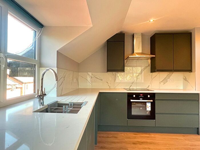 2 Bedroom Flat To Rent In Crescent Drive, Aldershot, GU12