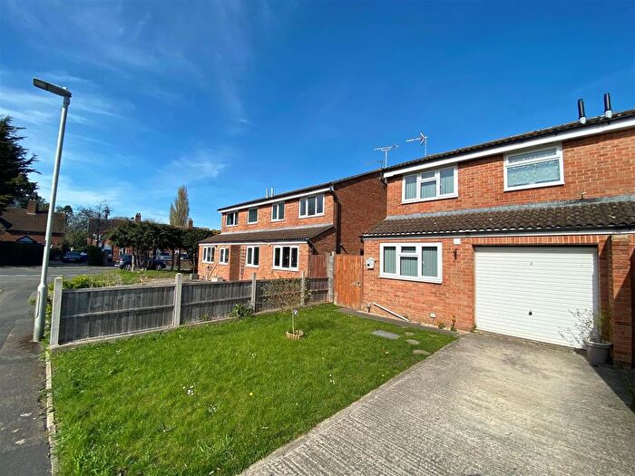 3 Bedroom Semi Detached House For Sale In Druids Oak, Quedgeley, GL2