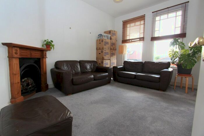1 Bedroom Flat To Rent In Hillfield Avenue, London, N8