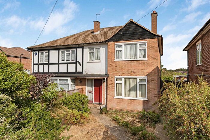 3 Bedroom Semi-Detached House For Sale In Heathcote Grove, North Chingford, E4