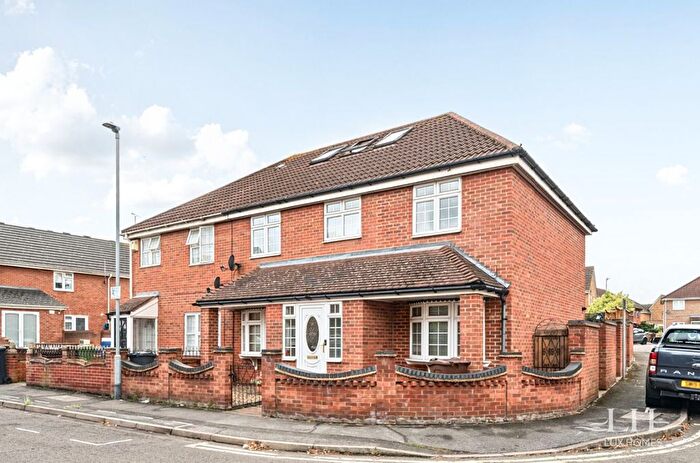 4 Bedroom Semi Detached House For Sale In Burdetts Road, Dagenham, RM9