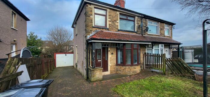 3 Bedroom Property To Rent In Southmere Drive, Bradford, BD7