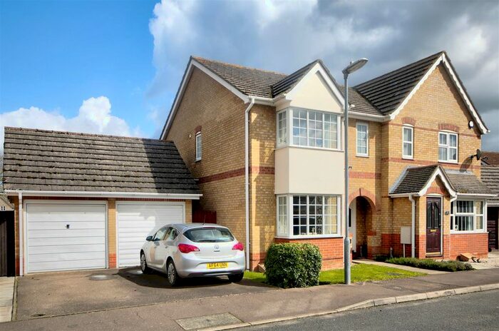 3 Bedroom Semi-Detached House For Sale In Washington Close, Littleport, Ely, CB6