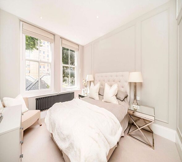 2 Bedroom Flat For Sale In Beaufort Street, Chelsea, London, SW3