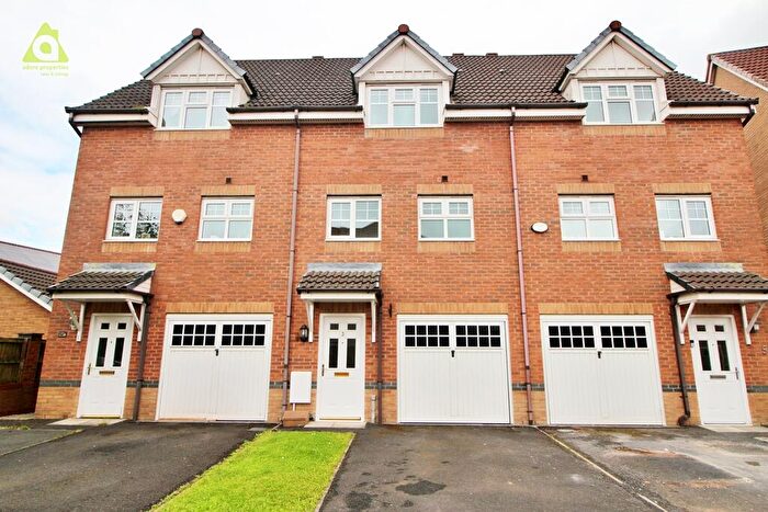 3 Bedroom Mews To Rent In Madison Gardens, Westhoughton, BL5