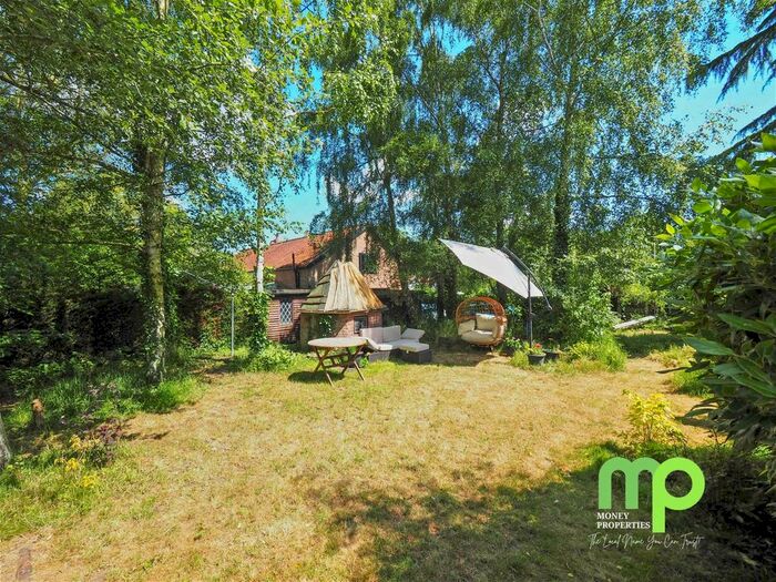 3 Bedroom Semi-Detached House For Sale In Whitehouse Lane, Wicklewood, NR18