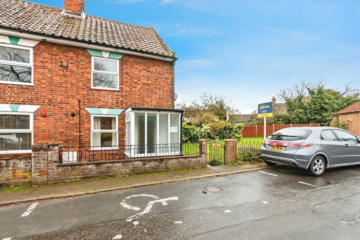 3 Bedroom Semi Detached House For Sale In Fredericks Road, Beccles, Suffolk, NR34