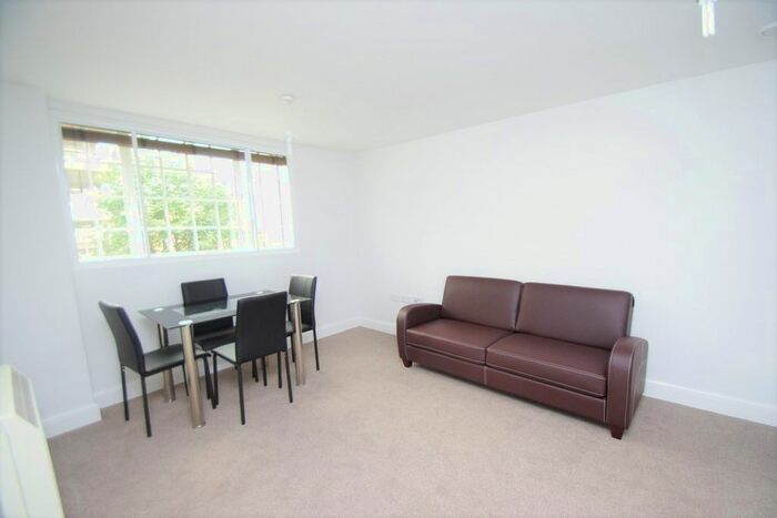 1 Bedroom Flat To Rent In The Parade, Watford, WD17